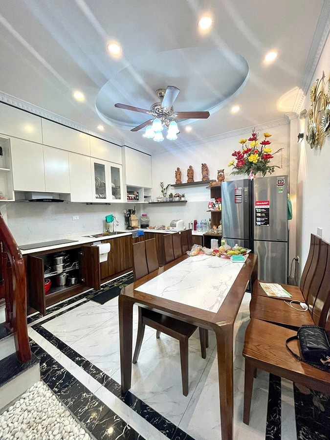 Bán nhà mặt phố Ngọc Lâm, diện tích 48m2 x 5 tầng, Quận Long Biên, Giá nhỉnh 10 tỷ